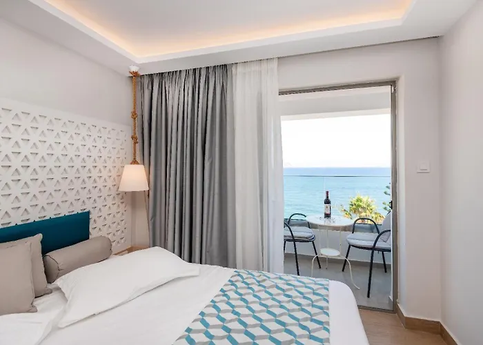 Otel Triton Boutique 4*