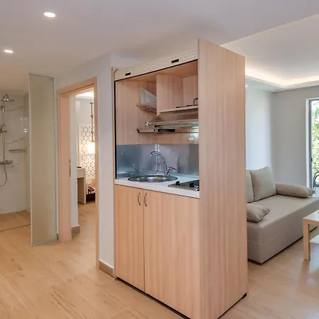 Triton Boutique فندق بلدة كوس