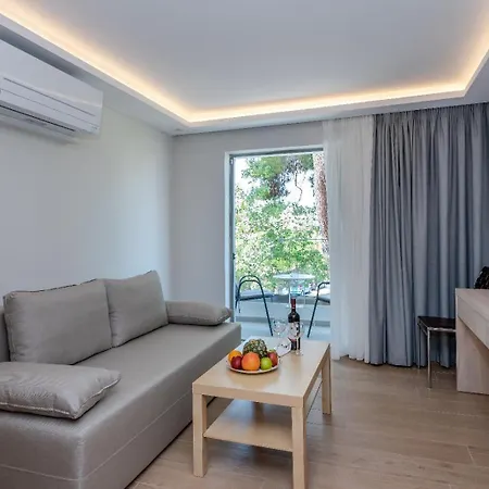 Triton Boutique ホテル