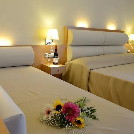 Triton Boutique فندق 4*