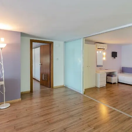 Triton Boutique 4*