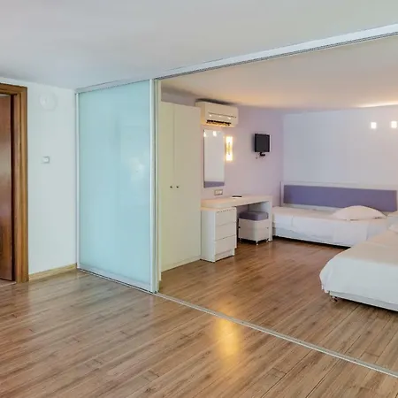 Triton Boutique 4* بلدة كوس