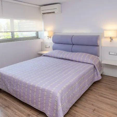 Triton Boutique コス・タウン