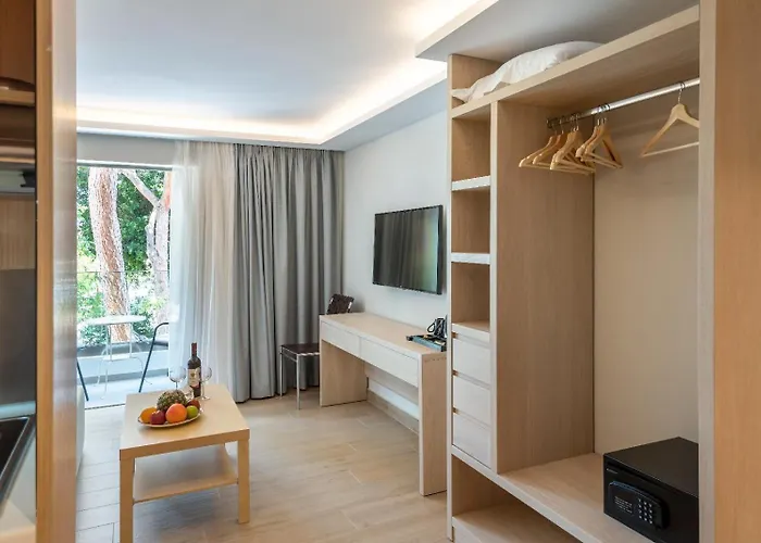 Otel Triton Boutique 4*